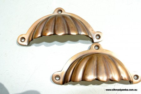 2 shell shape pulls handles solid brass vintage style 4"drawer heavy