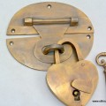 blanket trunk box brass fittings Back plate lock & brass love heart pad lock 5"