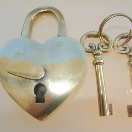 3.1/2" Vintage style antique "HEART LOVE " shape wedding Padlock solid brass 2 keys heavy lock works polished