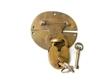 heavy HASP & STAPLE heart Padlock and KEY included WORKS 5" OVAL catch latch bronze patina